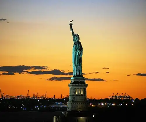 Brooklyn Bridge, Statue of Liberty and Manhattan Guided Walking Experience