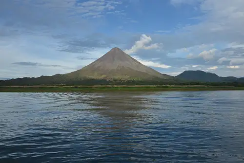 jungle-costa-rica-volcano